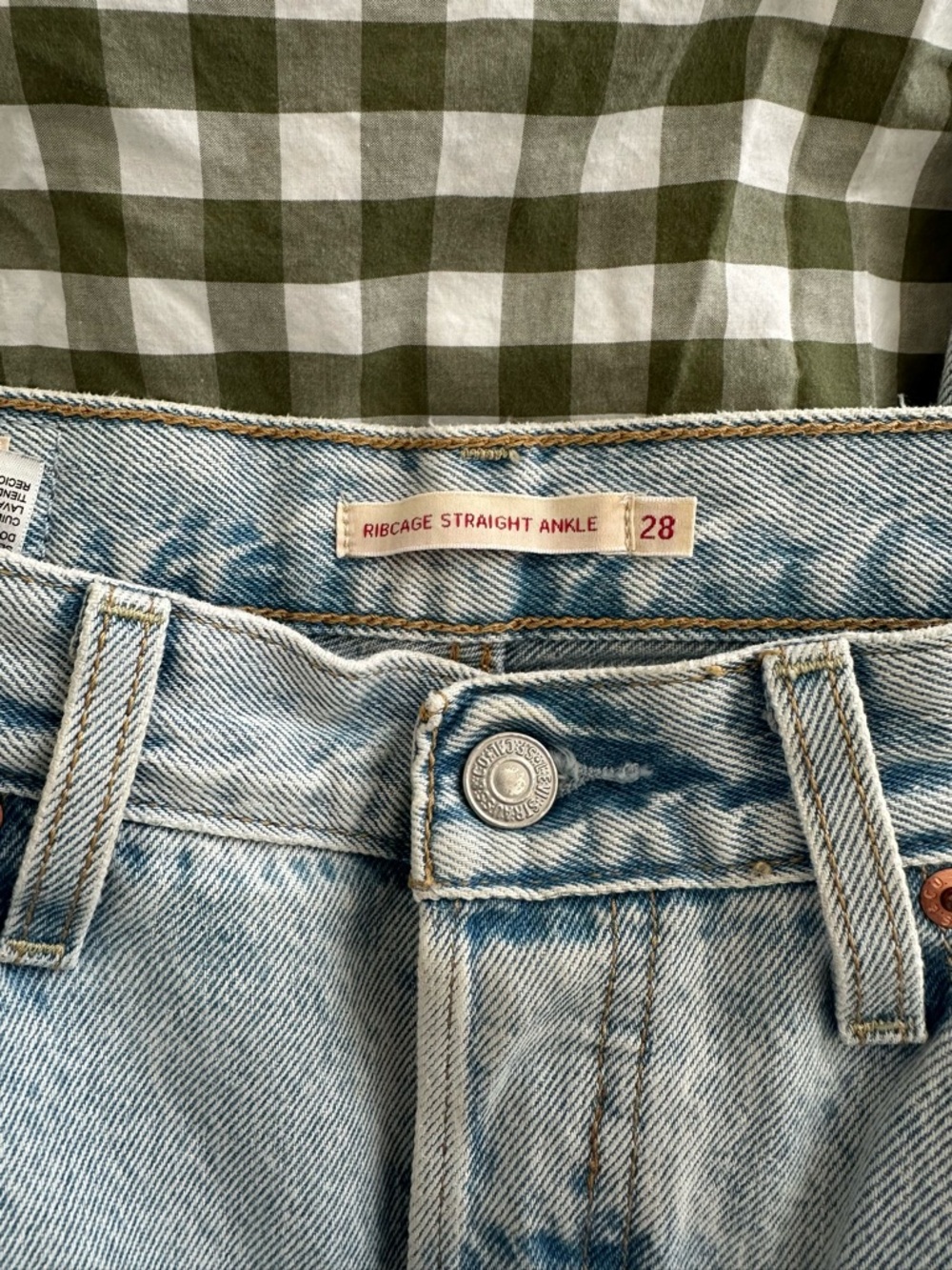 Levi’s Ribcage Straight Leg Jeans - Picture 3 of 4